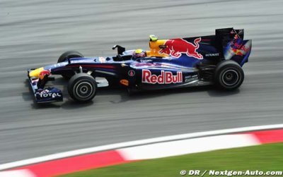 Webber prend la tête à Sepang