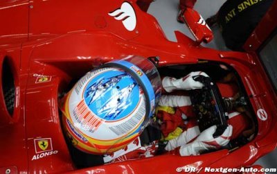 Alonso essaye le cockpit de la nouvelle Ferrari