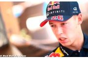 Kvyat struggling with pressure - Villeneuve