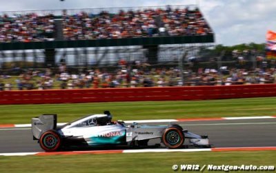 Silverstone FP2: Hamilton moves ahead despite problems