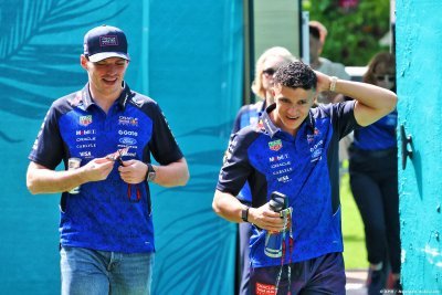 Hadjar s’estime ’très chanceux’ d’apprendre aux côtés de Verstappen