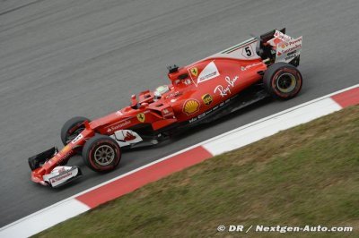 Suzuka, L1&nbsp;: Vettel en tête, Sainz dans le mur de pneus