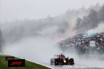 Verstappen vainqueur à Spa&nbsp;: Nous aurions dû lancer la course à 15h