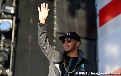Hamilton heureux pour le 2ème titre de Mercedes