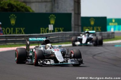 Sepang, FP2: Hamilton turns up the heat to edge Rosberg