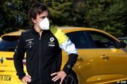 Alonso juge 'compliqué' d'évaluer les jeunes pilotes en F1