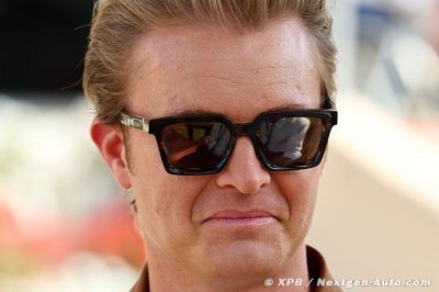 Rosberg encourage Mercedes F1 mais est ’neutre’ pour Hamilton