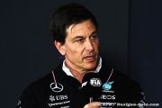 Wolff not ruling out Vettel as Hamilton replacement