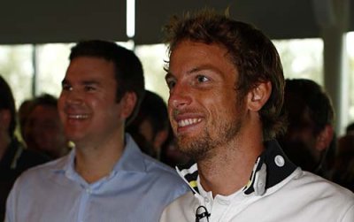 Irvine taquine, Button répond