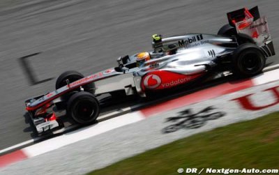 Hamilton storms to second consecutive pole in Malaysia