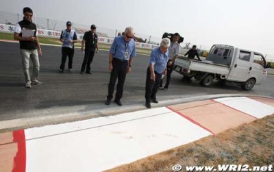 FIA to remove pit entry white line overnight