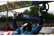 Huff stakes early claim on the title