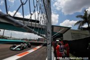 6e sur la grille, Hamilton a le sourire... mais Wolff reste négatif