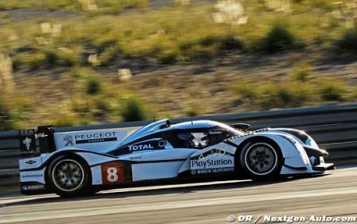 The Peugeot 908 HYbrid4 takes to the track