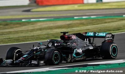 Mercedes admet que laisser Hamilton en piste était une erreur