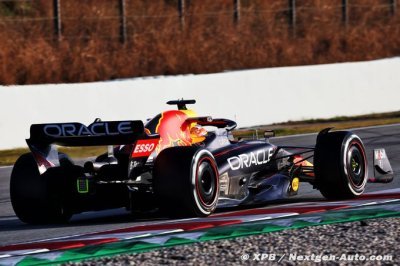 Mercedes taking ’closer look’ at Red Bull sidepods 