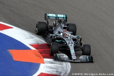 Ferrari form ’serious situation’ for Mercedes - Hamilton