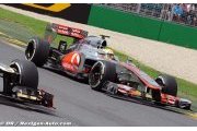 Lewis Hamilton secures pole for Australia in frenetic qualifying