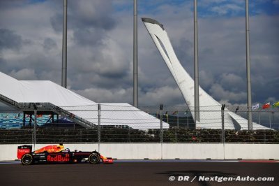 Red Bull waiting to decide future with Renault