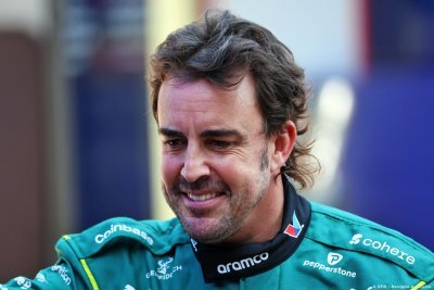 Alonso keeps future open as Aston pushes renewal