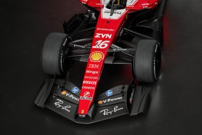 F1 world sees active front wing moving for first time