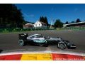 Rosberg évite le chaos, Hamilton en profite