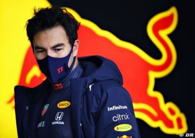 Wolff s’inquiète des connaissances de Pérez sur le moteur Mercedes