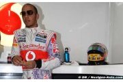 Hamilton hugs Massa as feud and bad season ends