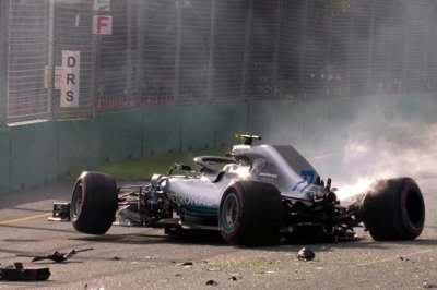 Wolff eases ’pressure’ after Bottas crash