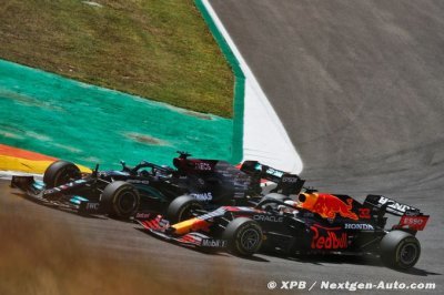 Wolff ne voit pas Hamilton et Verstappen s’accrocher en piste