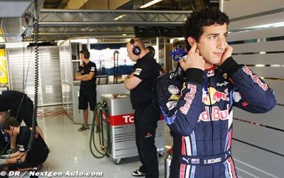 Ricciardo vows to work for F1 debut in 2012