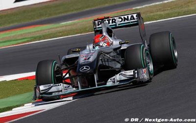 Schumacher waiting for new Mercedes chassis