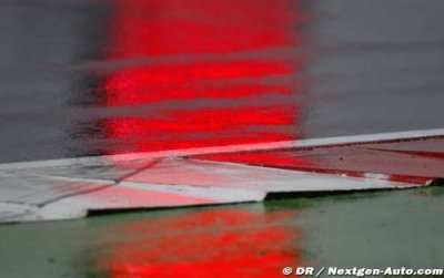 Ecclestone defends Silverstone amid weather chaos