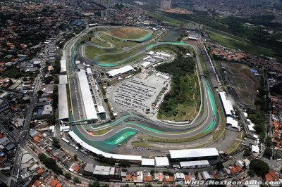 Flight delays leave F1 teams without equipment