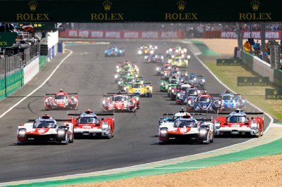 24h du Mans, Départ&nbsp;: Bon envol des Toyota, les Glickenhaus devant l’Alpine
