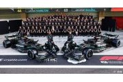 Hamilton : La photo d'équipe montre qu'il y a du travail pour la diversité