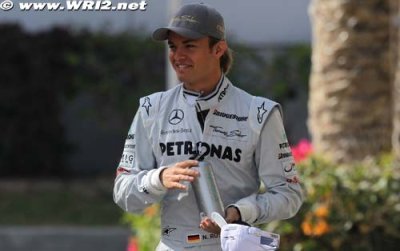 Rosberg wants to stay at eye-level with Schumacher