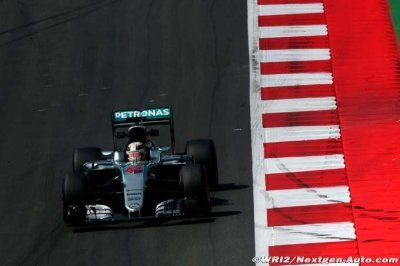 Hamilton s’est amusé en qualifications, Rosberg a limité les dégâts