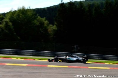 Hamilton contraint de partir depuis la voie des stands (mis à jour)