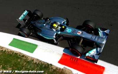 Rosberg sauve les meubles en qualification