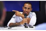 Lewis Hamilton se met à la chanson