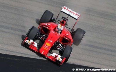 Vettel a F1 great, Hamilton ’not yet’ - Moss