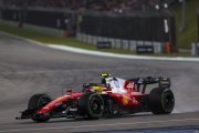 Hamilton dénonce les critiques contre Ferrari : 'McLaren a fait la même erreur'