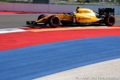Renault will improve car for 2017 - Petrov