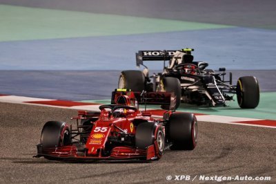 Sainz marque ses premiers points pour Ferrari
