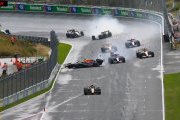 Gros crash pour Verstappen, le dernier GP des Pays-Bas interrompu par un drapeau rouge