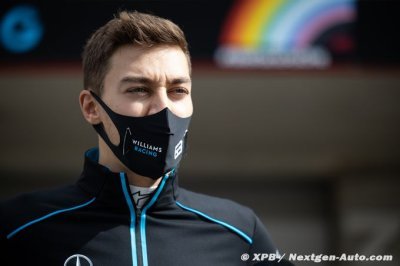 Russell accuse le camp Pérez d’alimenter les rumeurs pour ‘mettre la pression’ sur Red Bull