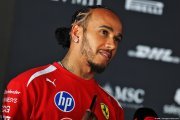 Hamilton refuse les critiques sur son âge : 'je suis fait différemment'