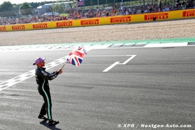 Hamilton ne savait pas que Verstappen était à l’hôpital lors des célébrations