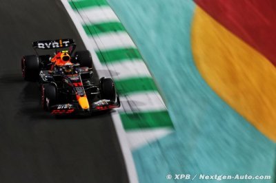 Pérez signe la pole position devant les Ferrari en Arabie saoudite